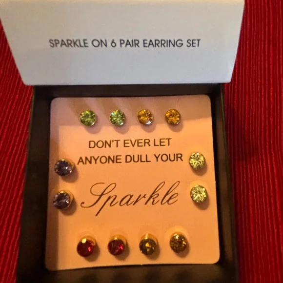 Avon earrings, 12 pairs; 4 Avon bracelets; 6 pairs of Kohl’s earrings. All NEW! - Picture 8 of 16